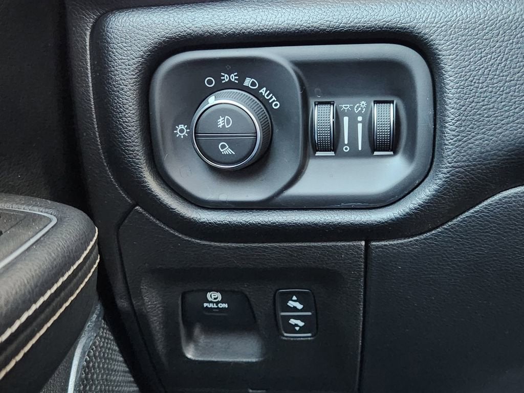 2021 RAM 1500 Laramie Crew Cab 4x2 5'7" Box