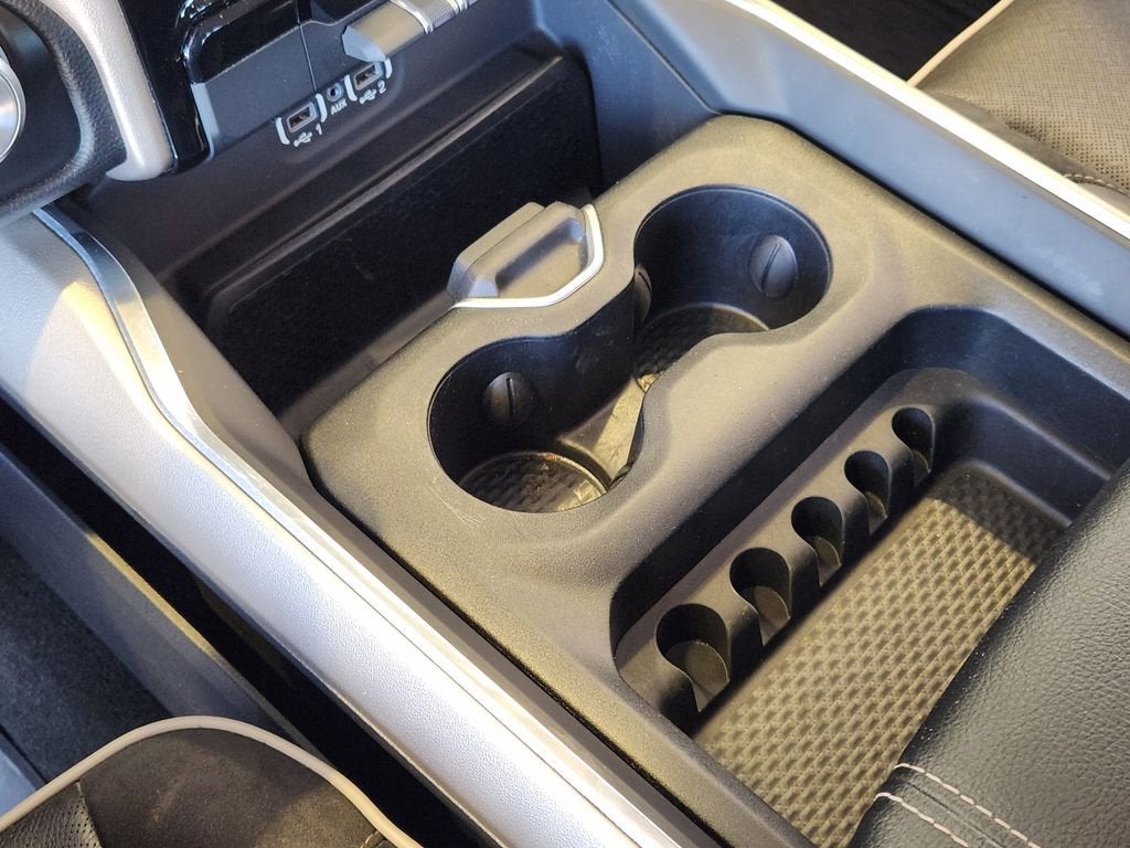 2020 RAM 1500 Laramie Crew Cab 4x4 5'7" Box