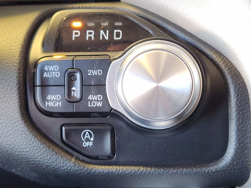 2020 RAM 1500 Laramie Crew Cab 4x4 5'7" Box