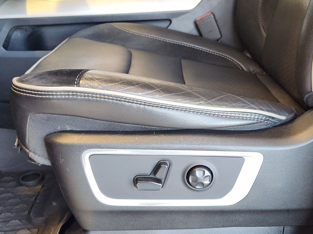 2020 RAM 1500 Laramie Crew Cab 4x4 5'7" Box